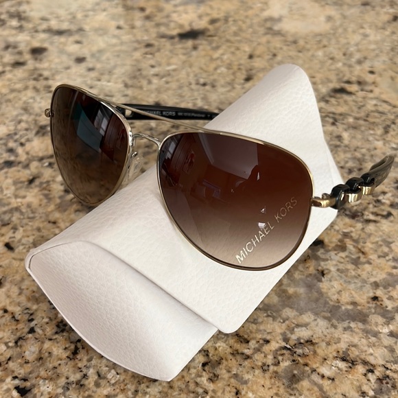 Michael Kors MK1015 Pandora Aviator Sunglasses Pilot. Like new!